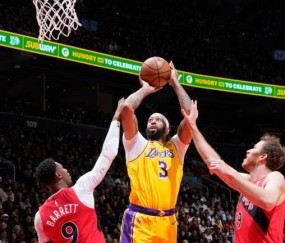 登上得分榜第一！最强浓眉上线无解：詹皇变帮手